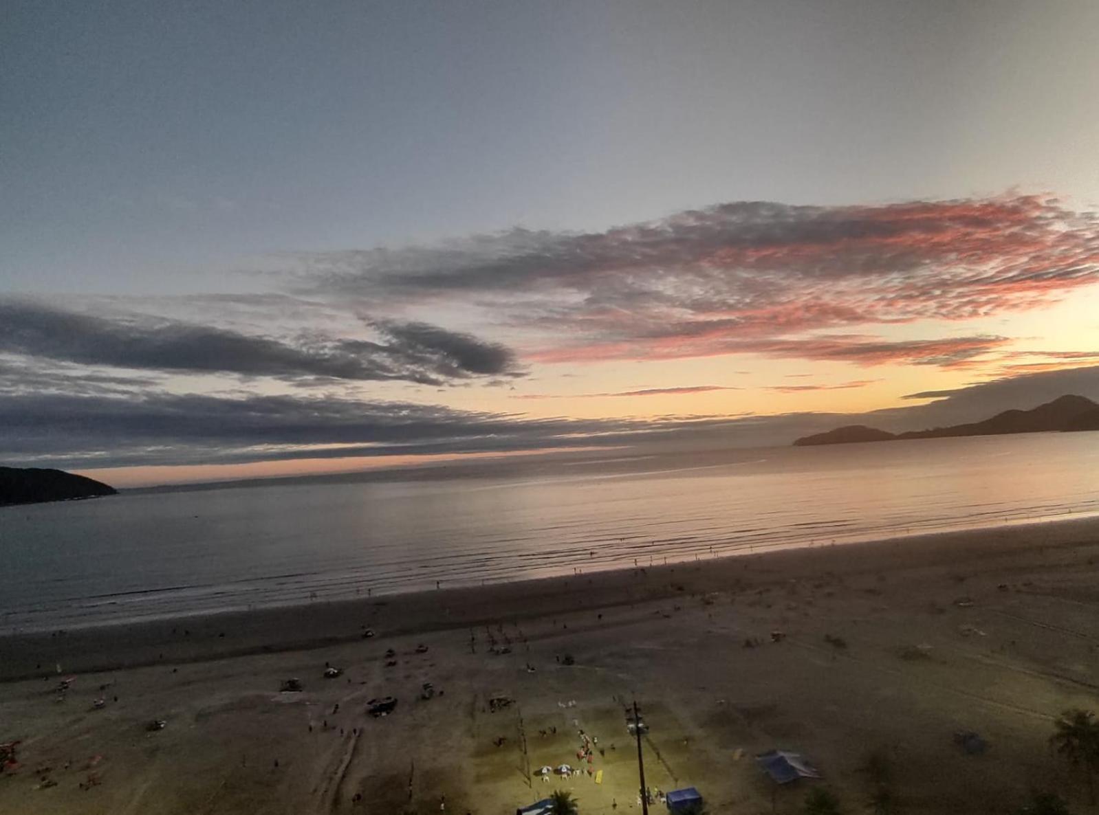 Apartamentos Na Praia Do Gonzaga Frente Mar Com Estacionamento 桑托斯 外观 照片